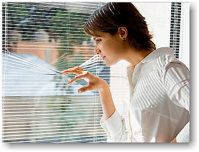 For a different look, consider blinds made from recycled aluminum, such as Hunter Douglas horizontal blinds. These blinds are made from 70 to 95 percent recycled material, and they are resilient and easy to maintain.