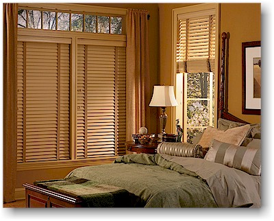 Add decorative tapes to horizontal blinds to block light that enters through rout holes or choose routless louvers for blinds.